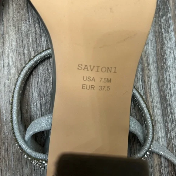 ⭐️Touch of Nina sliver heels size 7.5 ⭐️ - Picture 8 of 8